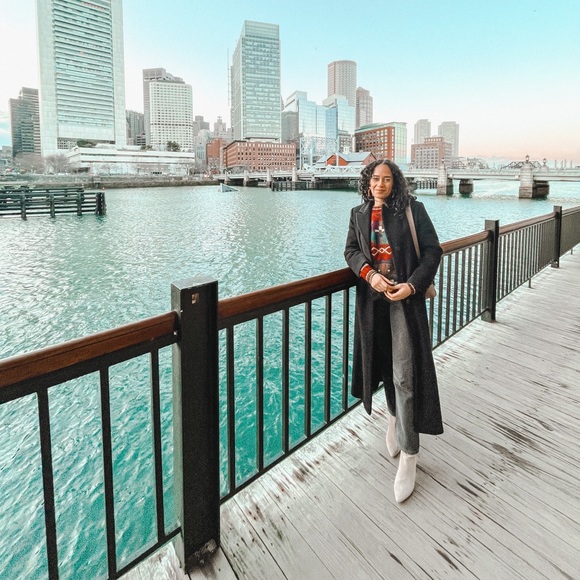 Meet your Posher, Alessa - Picture 3 of 5